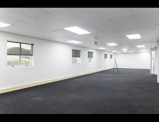 88M² OFFICE TO LET IN VORNA VALLEY